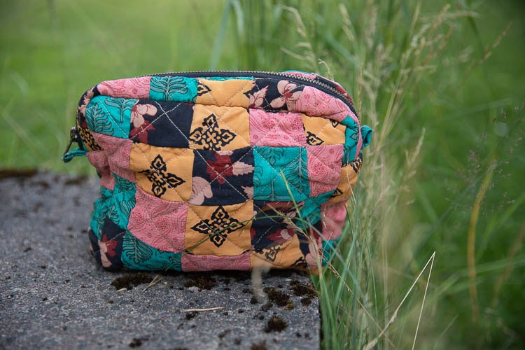 Relove and Roses Patchwork bag - projektväska #6 i återvunnet tyg