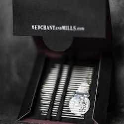 Merchant & Mills Finest Sewing Needles - 25 nålar och nålträdare