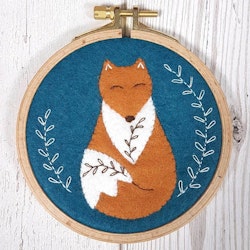 Corinne Lapierre - Folk Fox Felt Appliqué - kit för filtsömnad