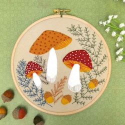 Corinne Lapierre - Toadstools Felt Appliqué - kit för filtsömnad