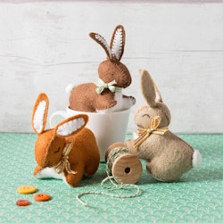 Corinne Lapierre - Bunnies Felt Craft Kit - kit för filtsömnad