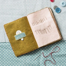 Corinne Lapierre - Needle Case Felt Craft - kit för att sy ett nålbrev i filtsömnad