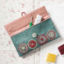 Corinne Lapierre - Felt Sewing Pouch - kit för att sy en väska i filtsömnad