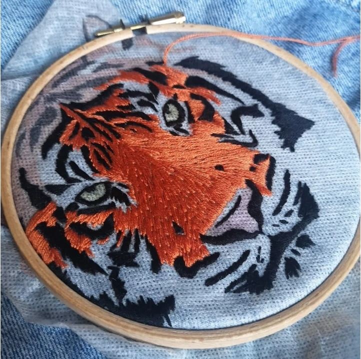 Make me stitch - Broderikit Kläder - Tigre