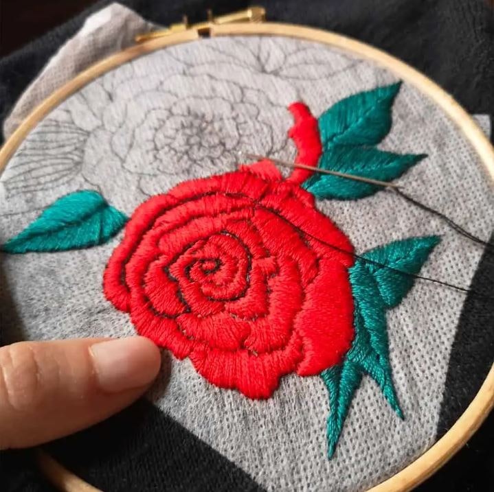 Make me stitch - Broderikit Kläder - Roses