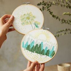 DMC Mindful Making - The Woodland Walk - kit med två broderier