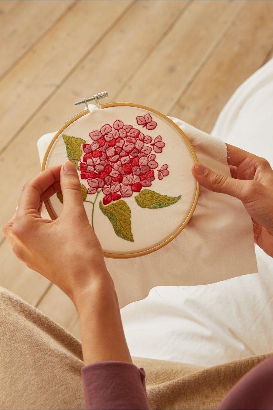 DMC Mindful Making - The Blissful Blooms - kit med två broderier