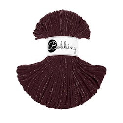 Bobbiny Golden Burgundy - vinrött garn med guldig tråd (flera modeller)