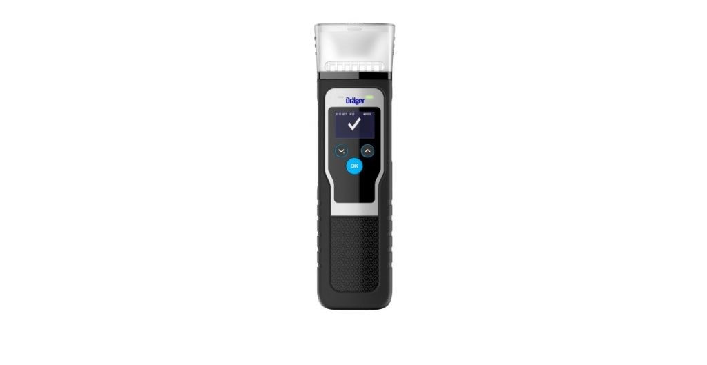 Dräger Alcotest® 5000 screeningsinstrument toont X (alcohol gedetecteerd) of ✓ (geen alcohol gedetecteerd) op een verlicht display