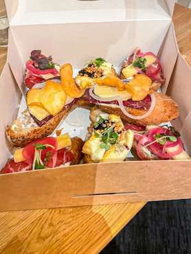 Snittbox - 8 färdiga snittar med pålägg/fyllning
