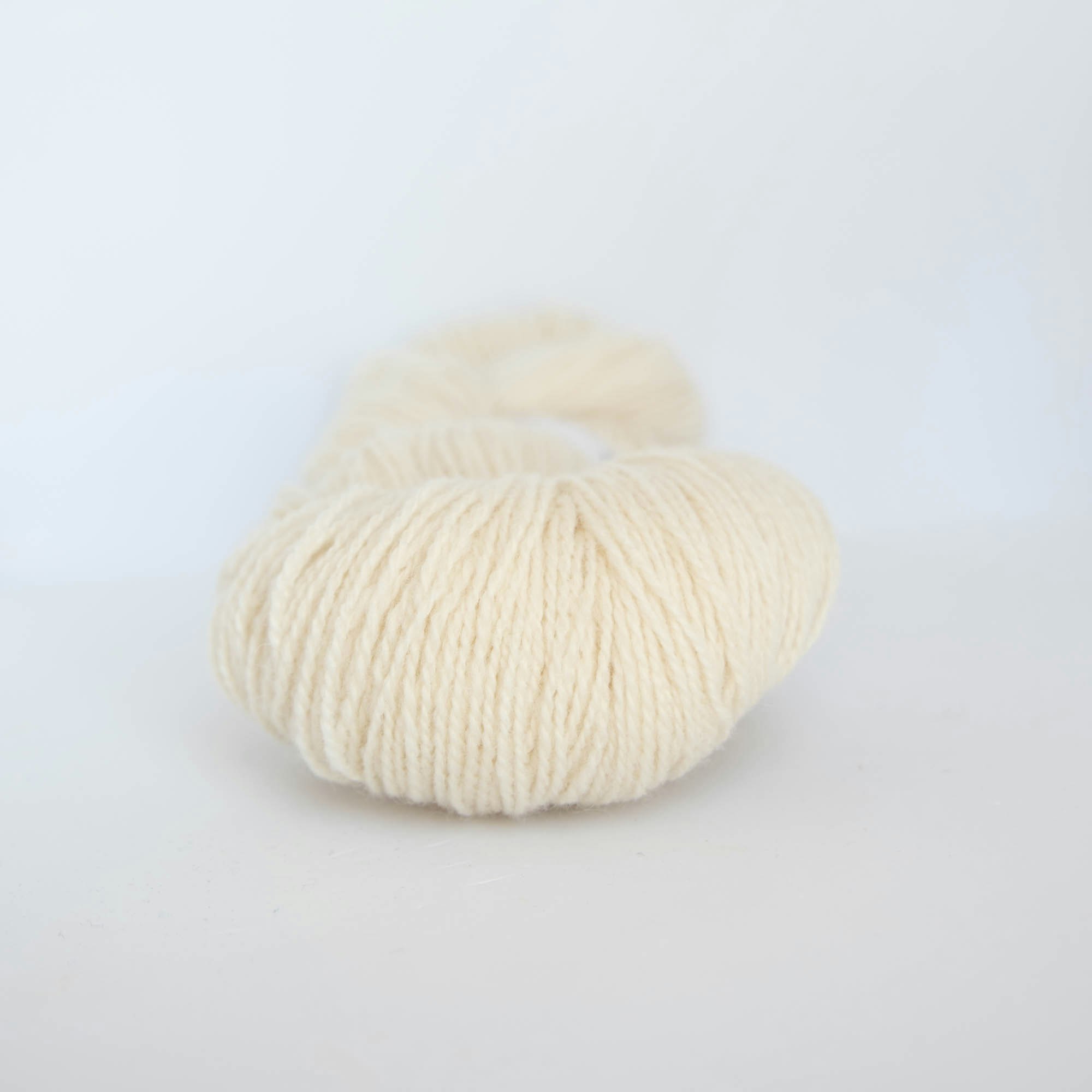 Ask Ullgarn - Ubleket hvit - 6057