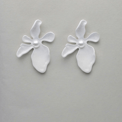 Örhängen Flower, pearl white - BOW19