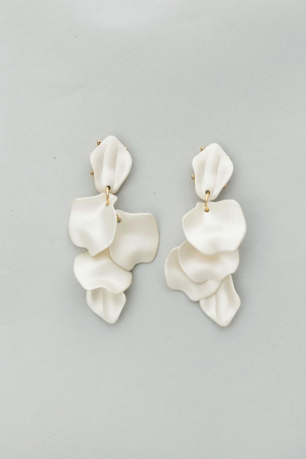 Earrings Leaf, Pearl white - BOW19