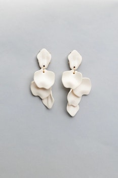 Earrings Leaf, White matt - BOW19