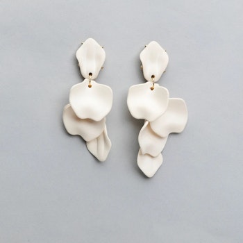 Earrings Leaf, White matt - BOW19