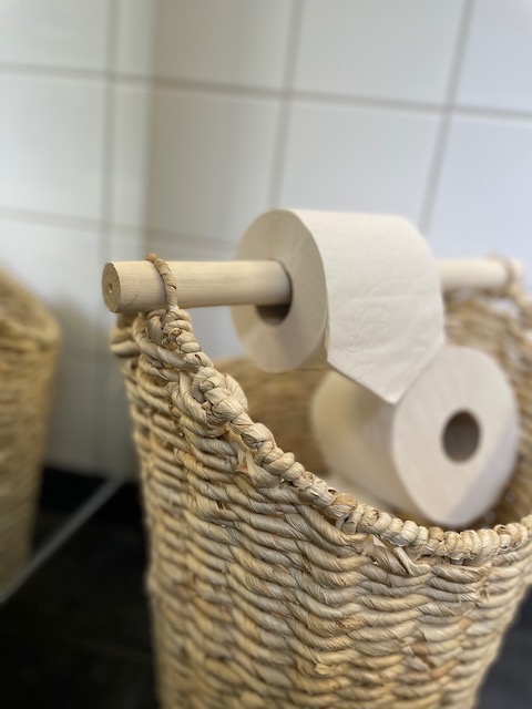 Korg med toalettpappershållare, ljus - Stjernsund