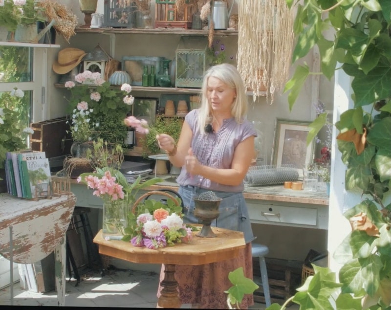 Såhär gör du ett blomsterarrangemang