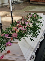 Sagolikt blomsterregn