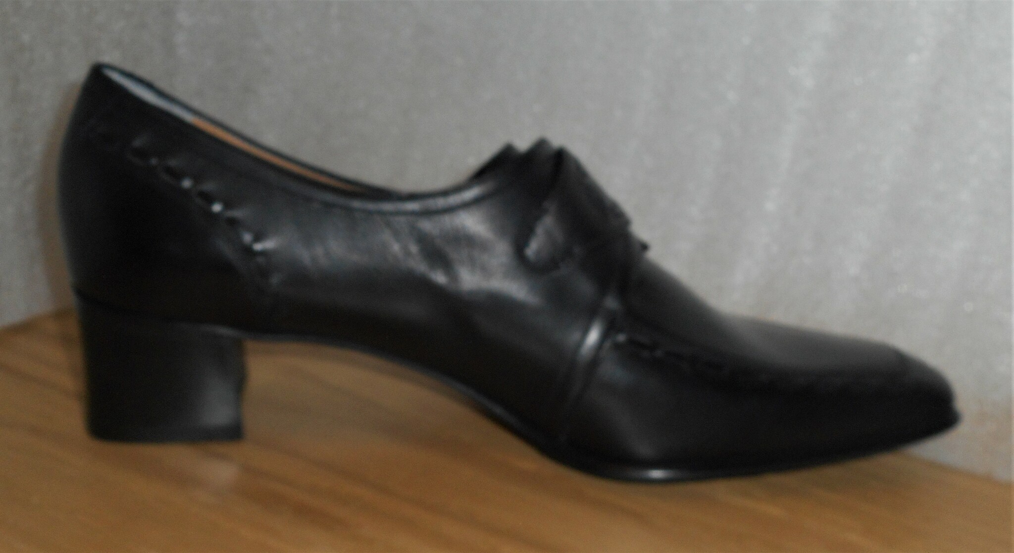 Svart sko med spänne från italienska Strafford