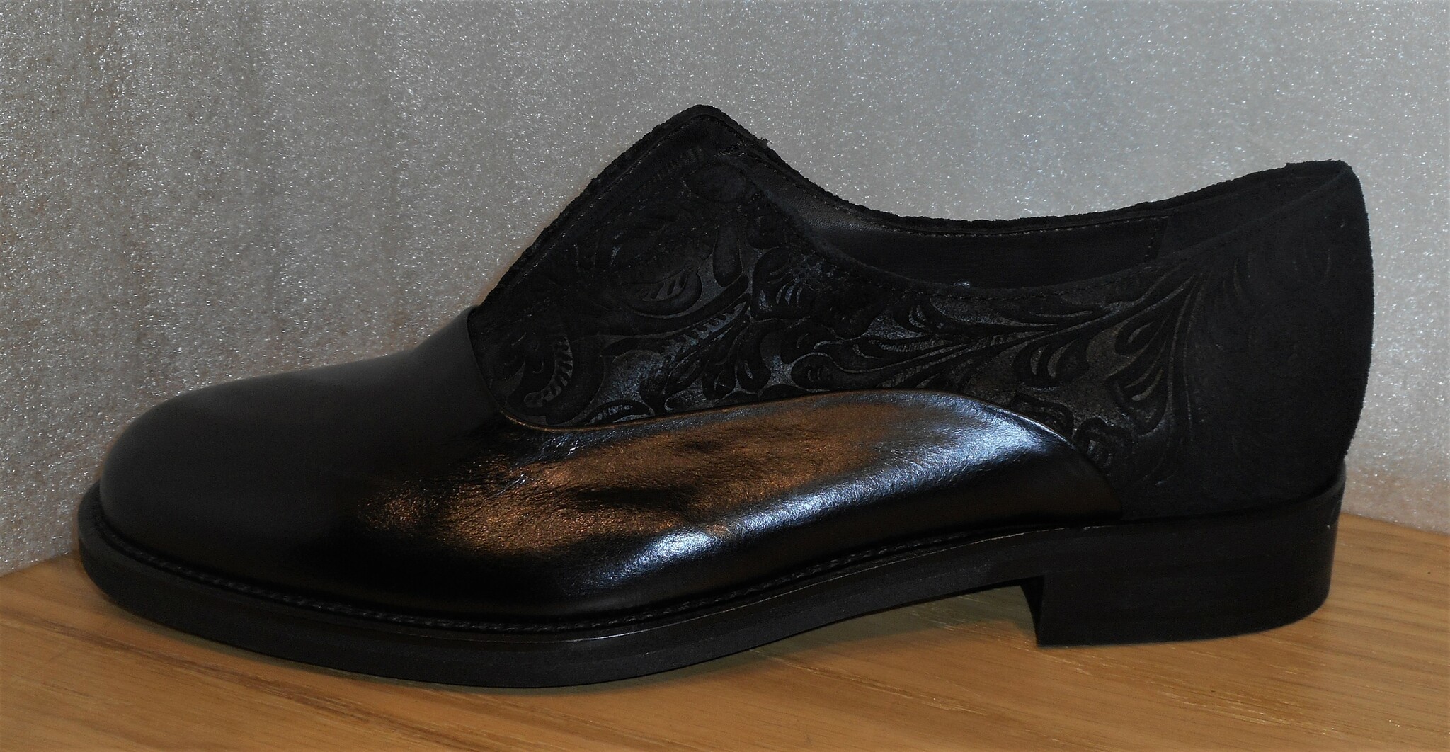 Svart loafer med Paisleymönstrat skinn - fabrikat Amberone