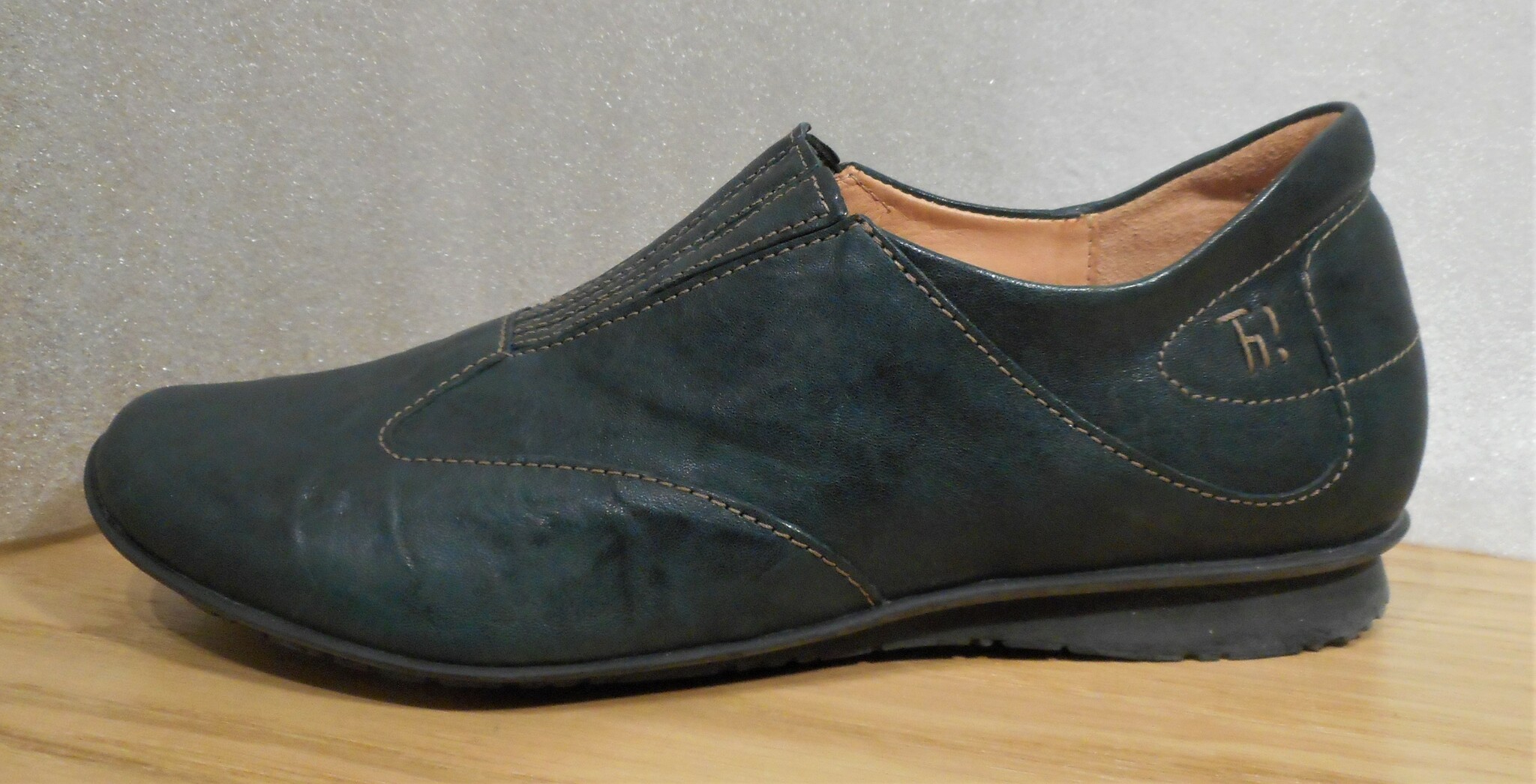 Mörkgrön loafer från Österrikiska fabrikatet Think!