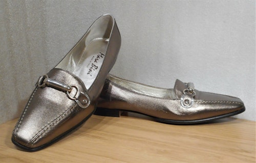 Metallicfärgad loafer från italienska Mara Bini