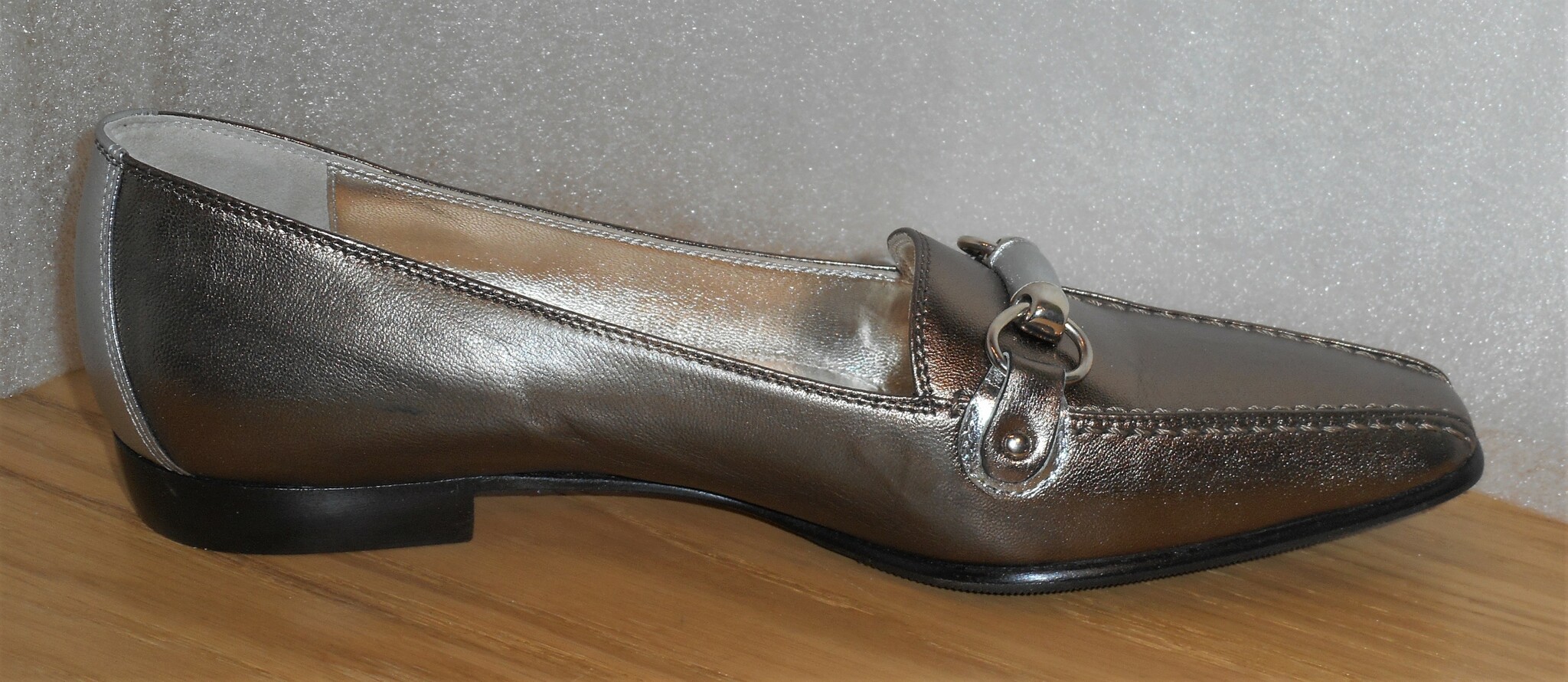 Metallicfärgad loafer från italienska Mara Bini