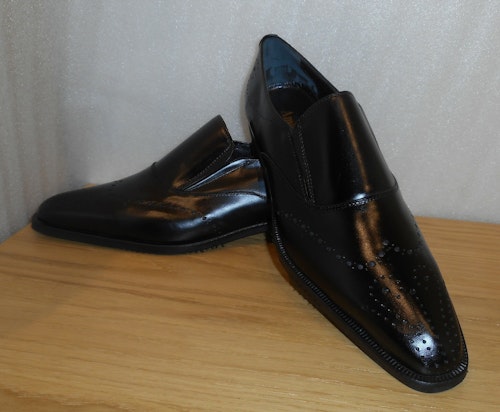Svart loafer med resår i sidan - Fabrikat Amberone
