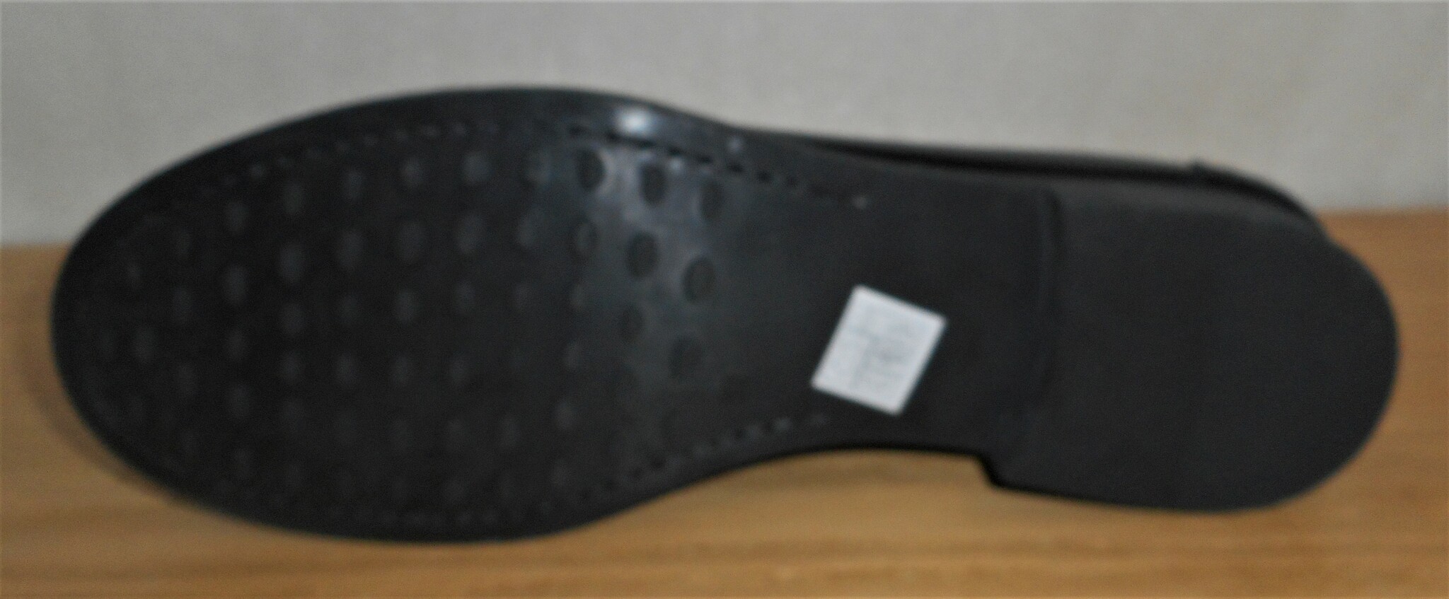 Svart, klassisk loafer med mörkt spänne - fabrikat Amberone