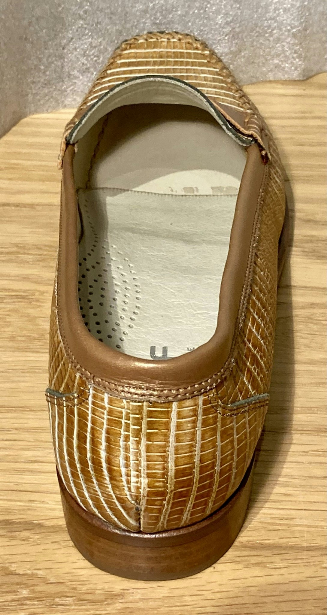 Brun reptilmönstrad loafer från italienska NAïF