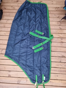 Stalltäcke Bucas 135 cm ca 200 gr