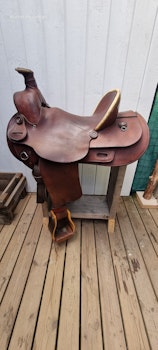 Denver Colorado Saddlery 0-240 Ranchsadel 16" Qhb 89 gr i vinkel, 71 cm lång