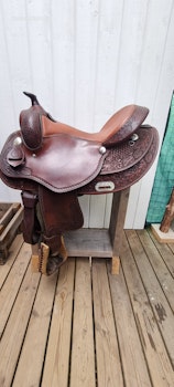 Tom Gus 9958LT   Reiningsadel 16" Qhb 89 gr i vinkel 67 cm lång