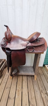 Dakota Saddlery 15"  Sqhb 85 gr i vinkel, 64 cm lång