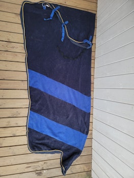 Fleecetäcke med hals 135 cm