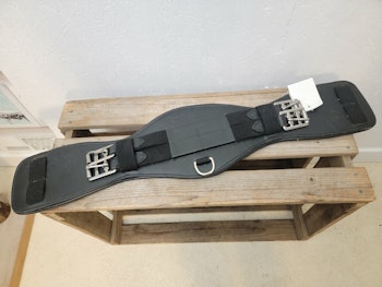 Dressyrgjord i läder 50 cm från Mustang