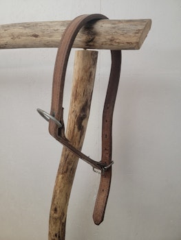 Halsring i kraftig läder 79-103 cm