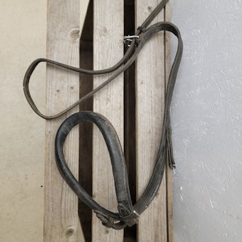 Svanskappa svart från wahlsten max längd 117 cm