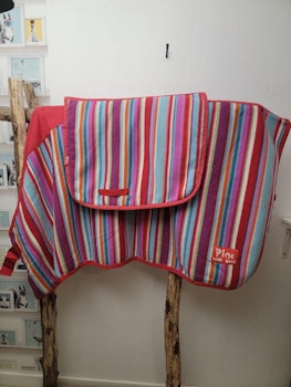 Fleecetäcke med Schabrak i fleece stl 105 cm shettis  från Pink Pony Wear