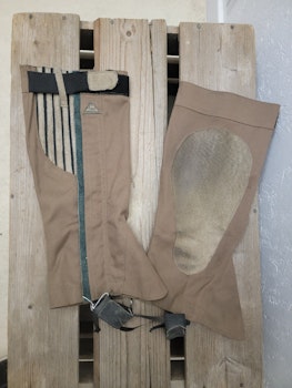 Chaps stl M ? Från Mountain Horse i grov textil med skinn