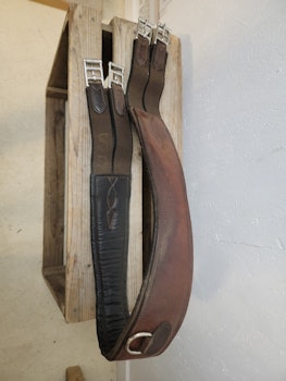 Lädergjord 130 cm i mörkbrunt