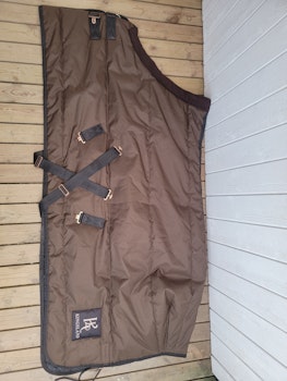 Stalltäcke 145 cm ca 300 gr från Kingsland