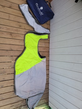 Skrittäcke med halsring 135 cm från Fairfeild