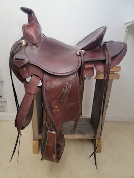 Custom made Ranchsadel EE 0025 15" Qhb 86 grader i vinkel.64 cm lång