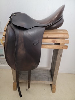 Henry De Rivel dressyrsadel 17" MW ?