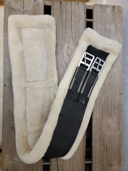 Syntetgjord med minkfleece och resår på båda sidorna 70 cm från Claridge House
