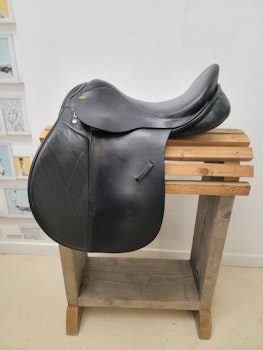 Allroundsadel mot dressyr 16" wide