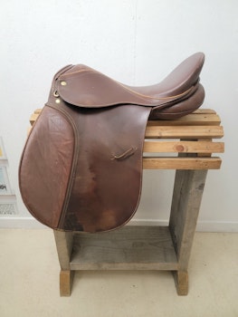 Allroundsadel märkeslös 17" wide