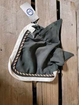 Huva i mörkgrönt med beige kant stl ponny från Jacson