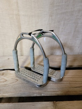 Stigbyglar flexande från Intec  fotbredd 11,5 cm